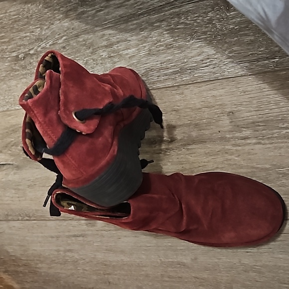 Fly London sz 38 US 7.5 wine ankle wedge booties. - Picture 10 of 10